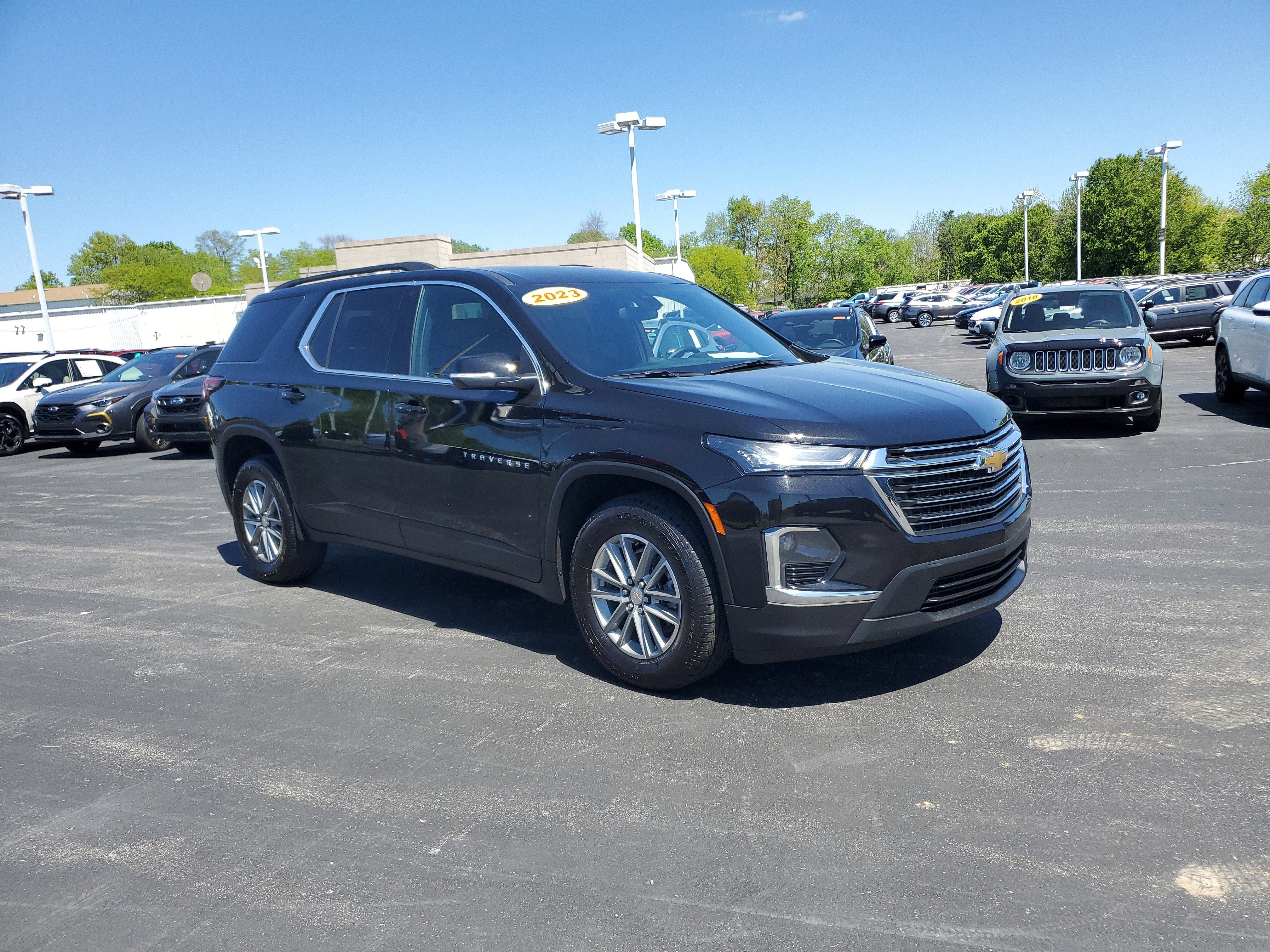 2023 Chevrolet Traverse LT Leather