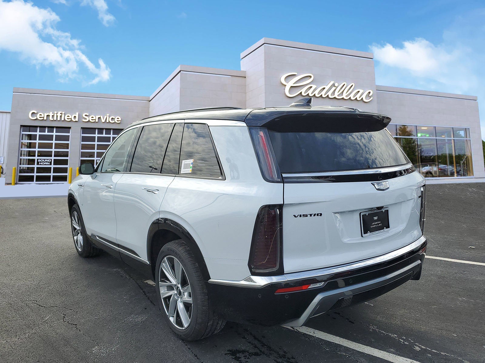 2026 Cadillac VISTIQ Luxury