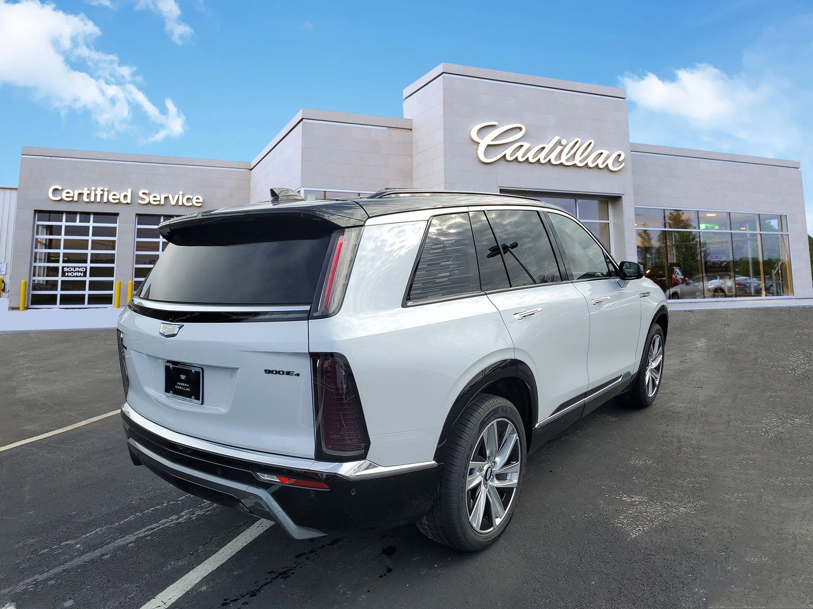 2026 Cadillac VISTIQ Luxury