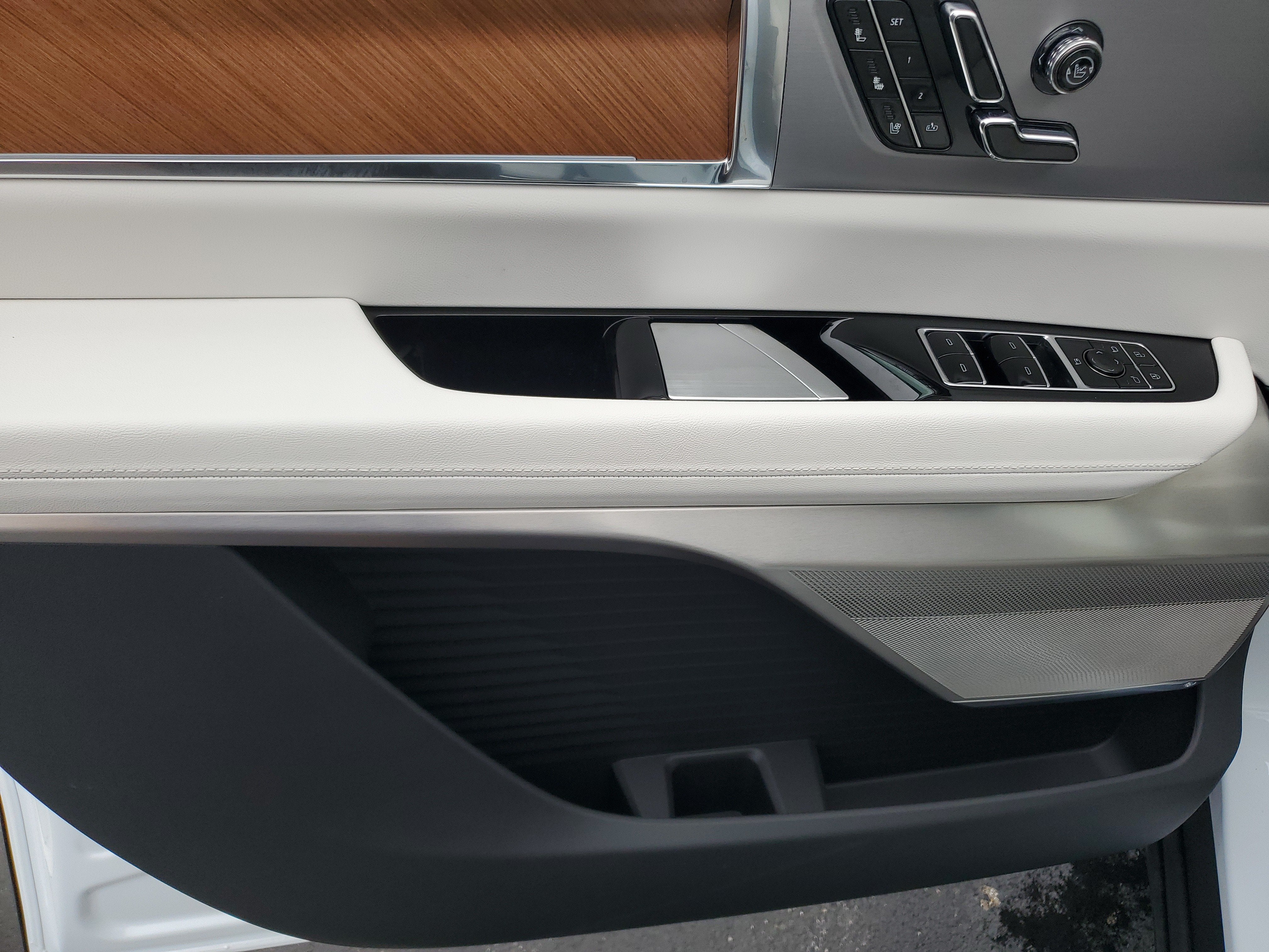 2027 Cadillac VISTIQ Luxury