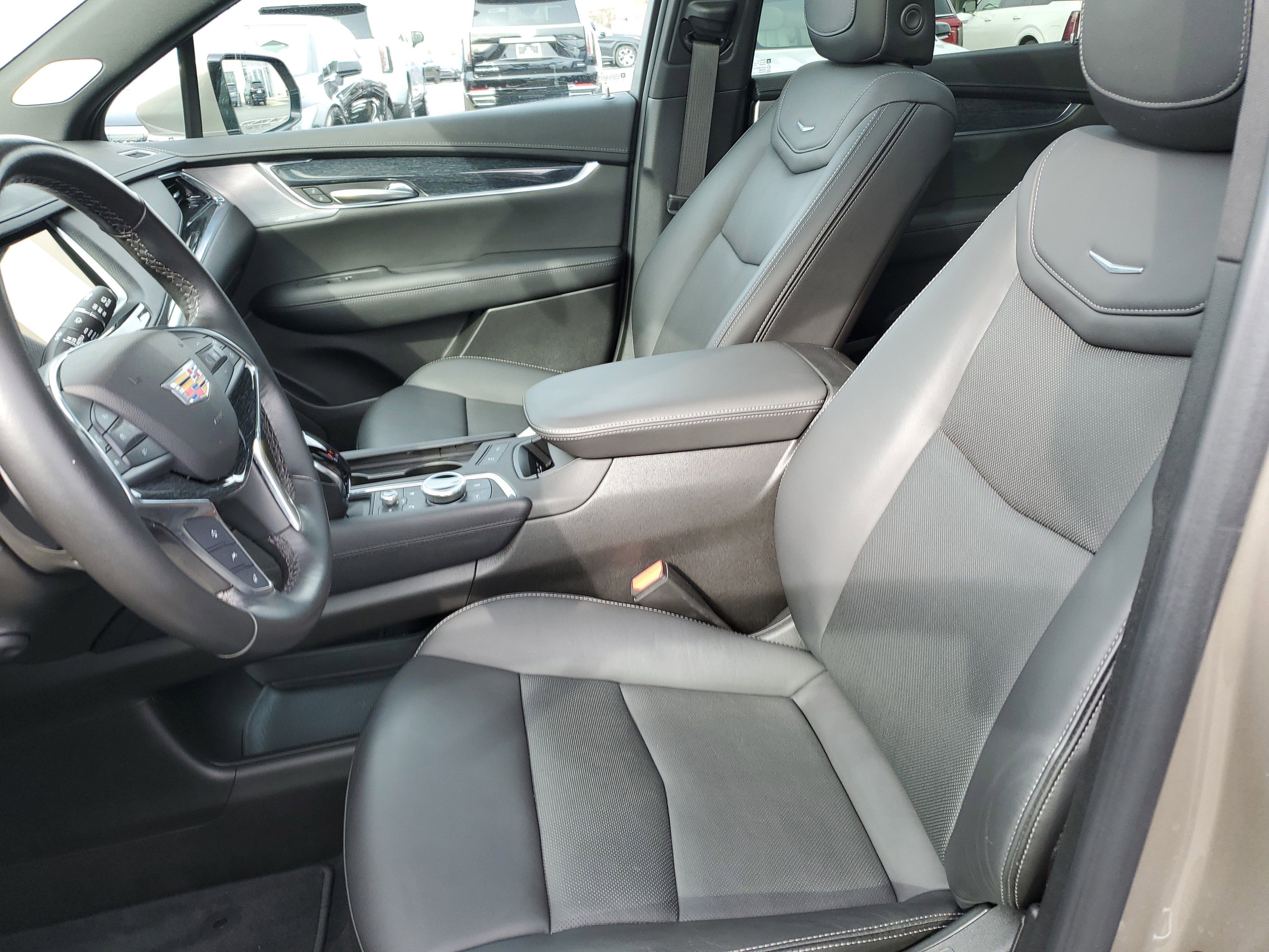 2022 Cadillac XT5 Premium Luxury