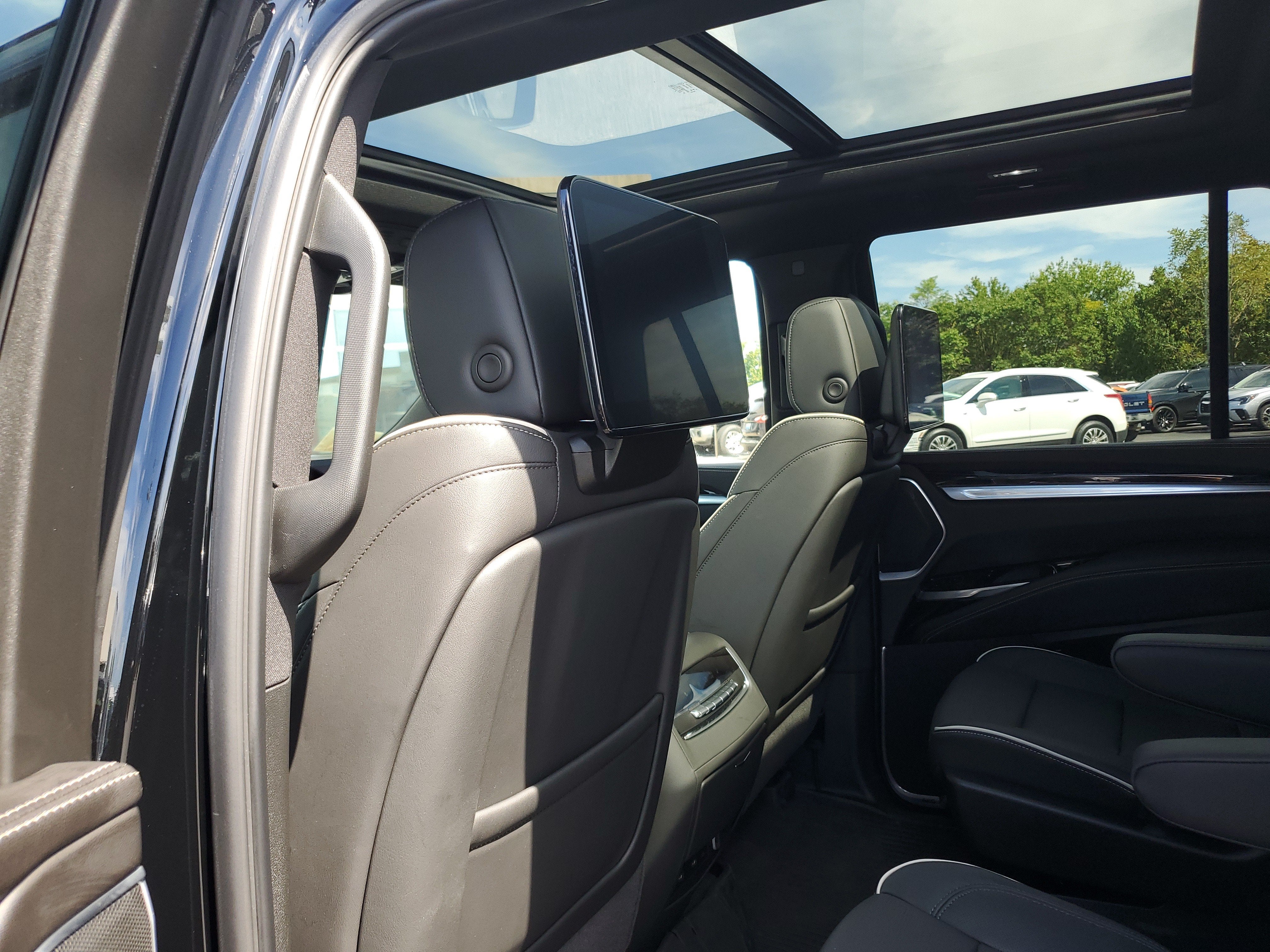 2026 Cadillac Escalade Sport - Photo 14