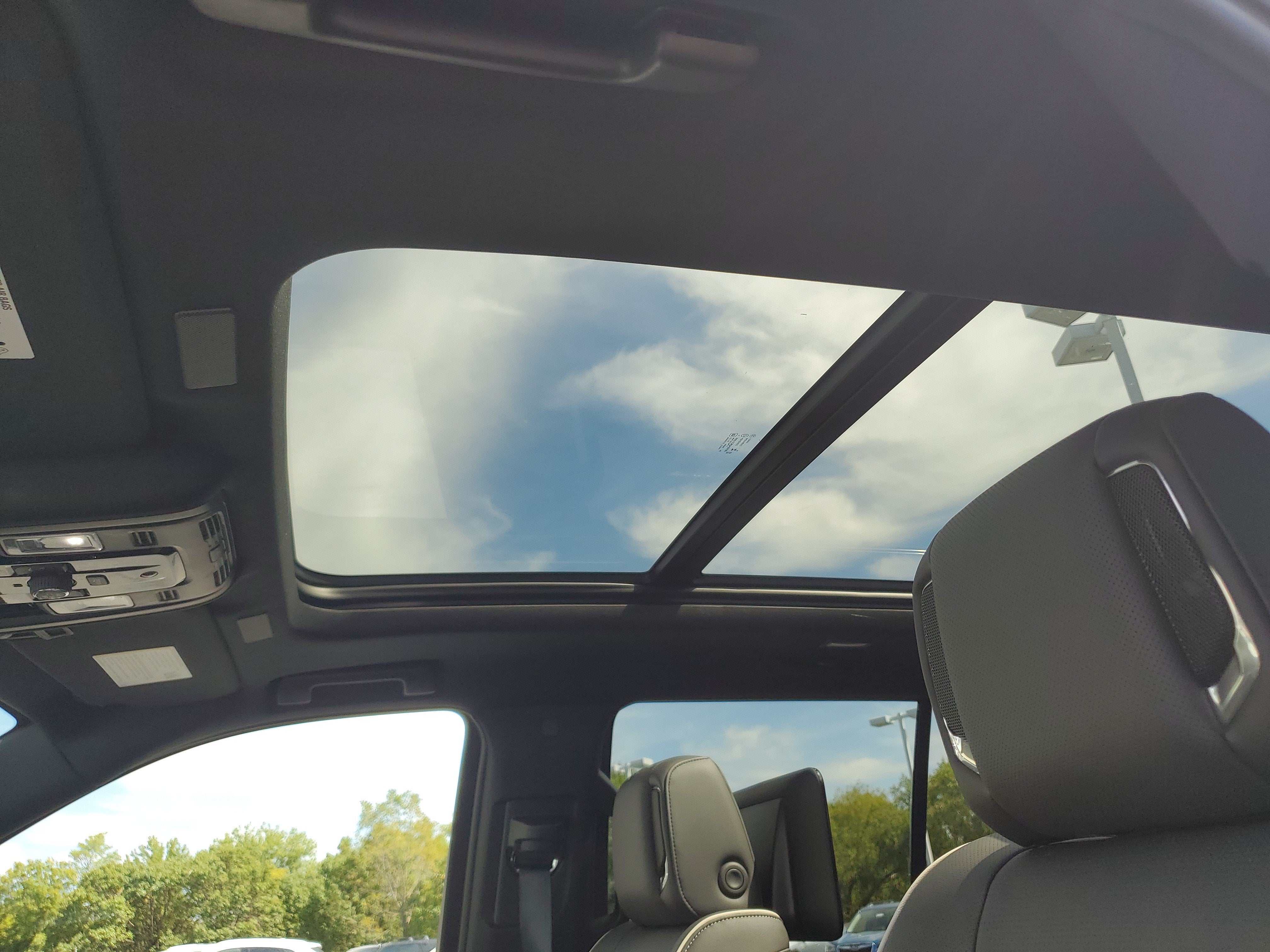 2026 Cadillac Escalade Sport - Photo 18