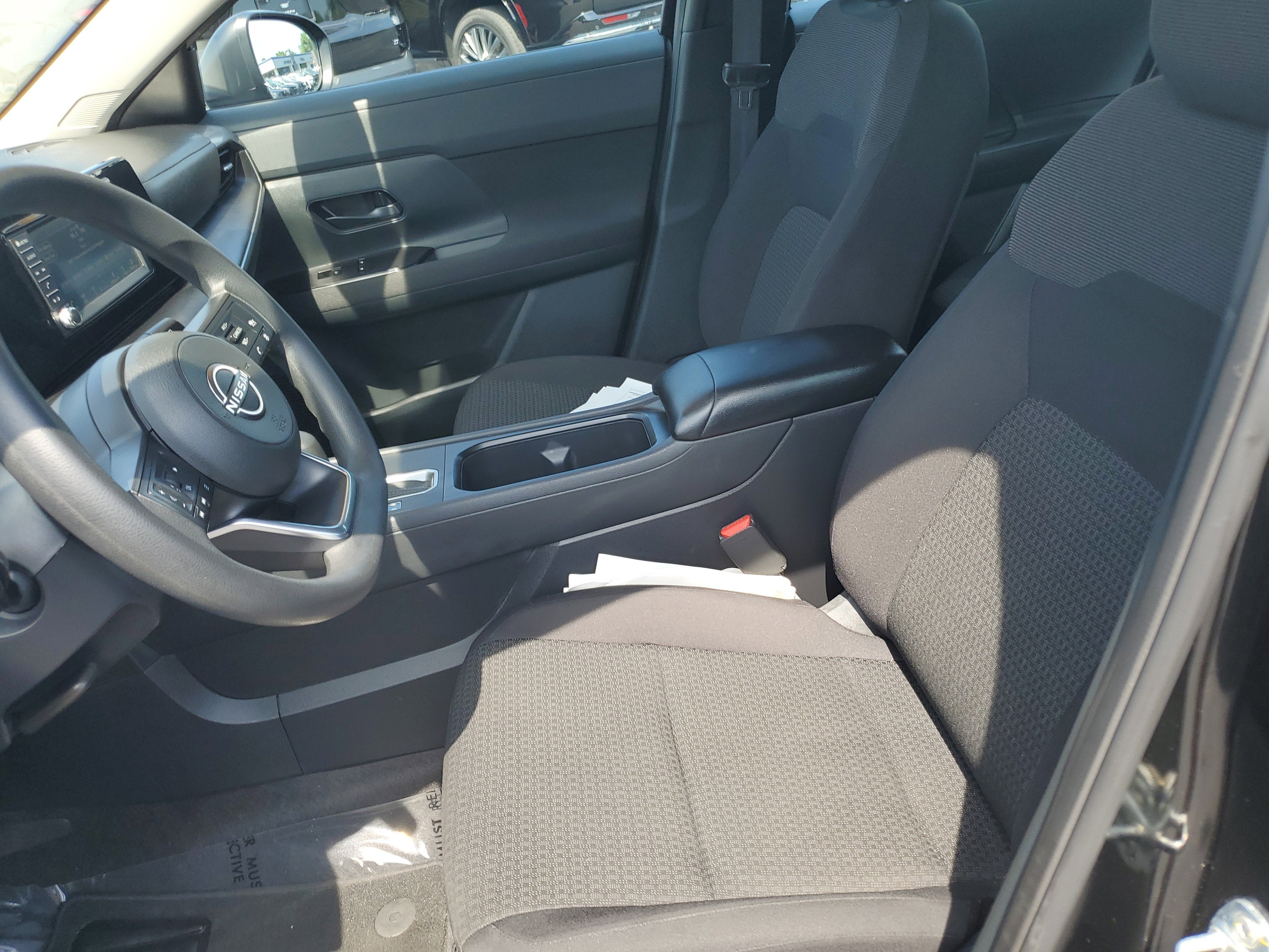 2025 Nissan Kicks S