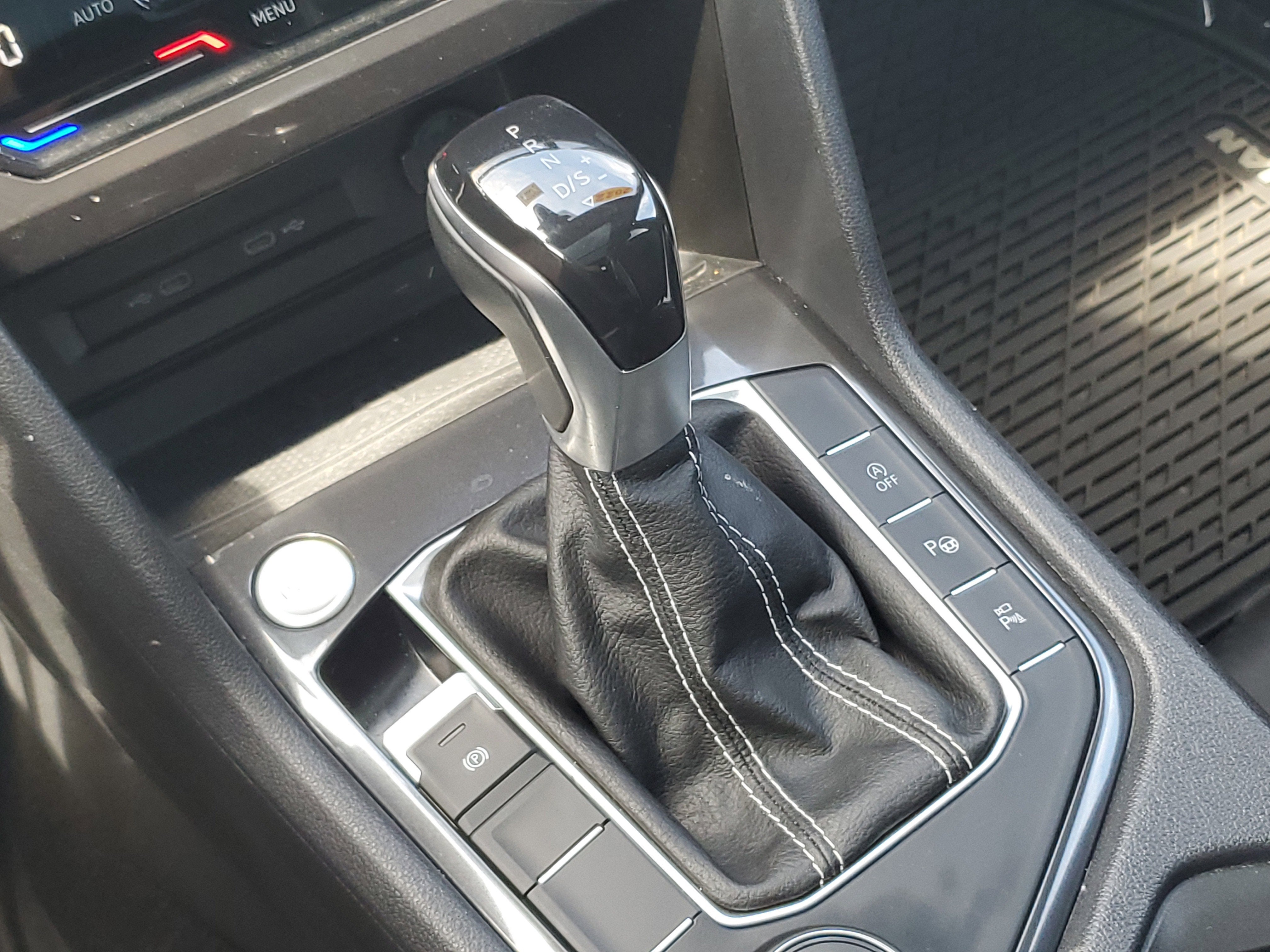 2022 Volkswagen Tiguan SEL R-Line