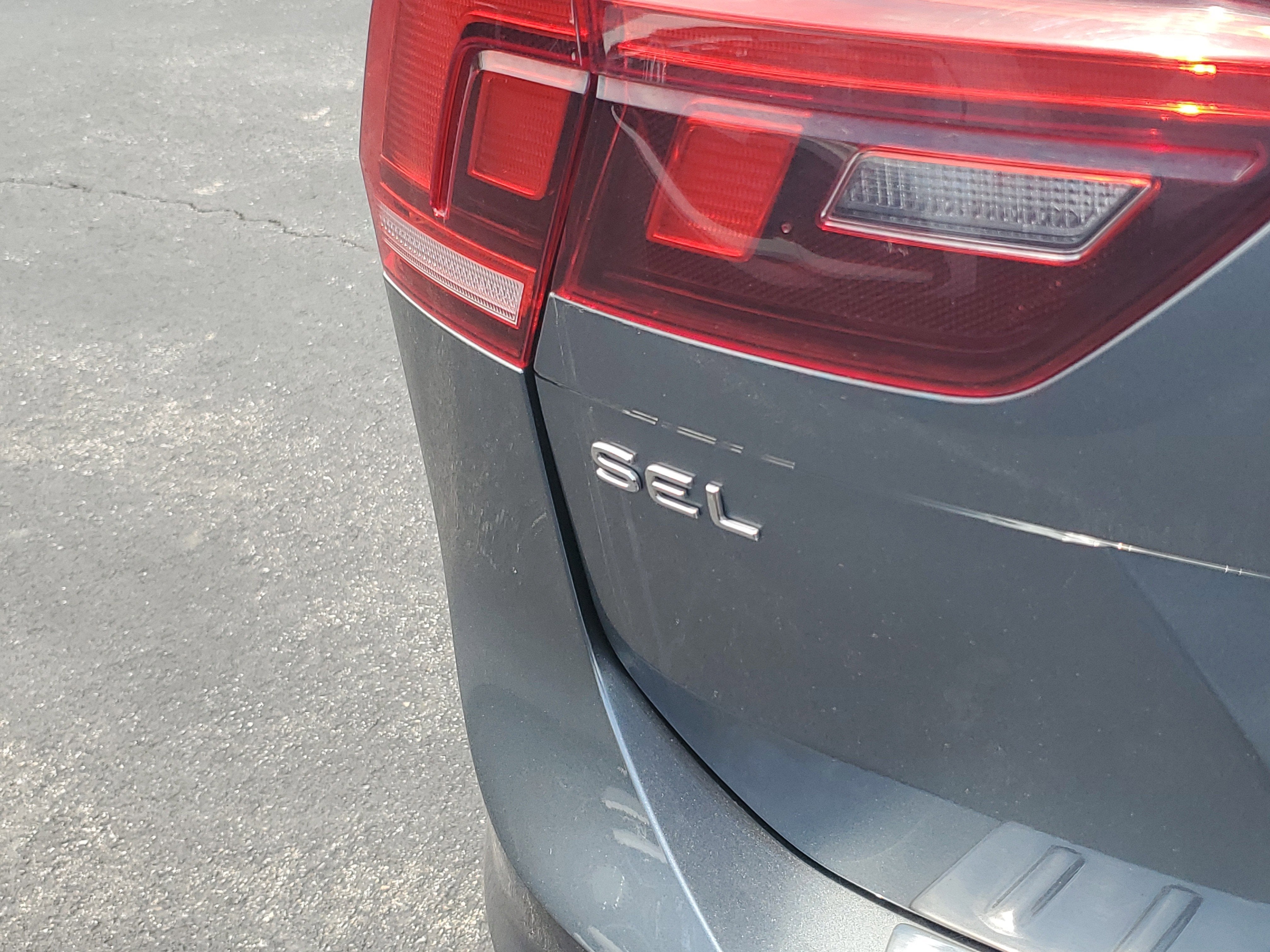 2022 Volkswagen Tiguan SEL R-Line